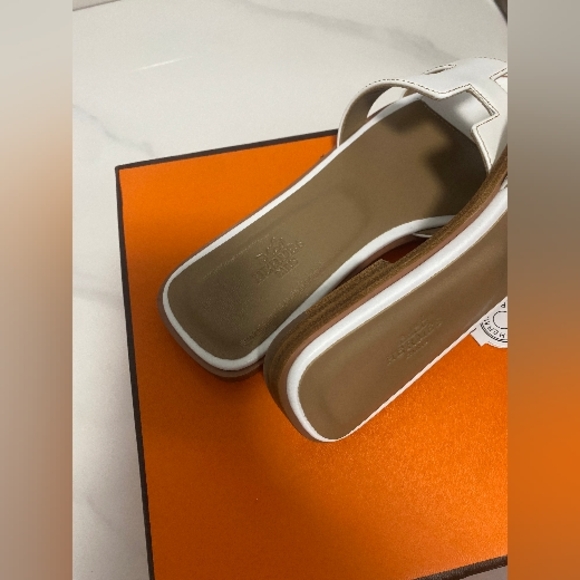NWT White Hermes Orans Sandals - Picture 2 of 6